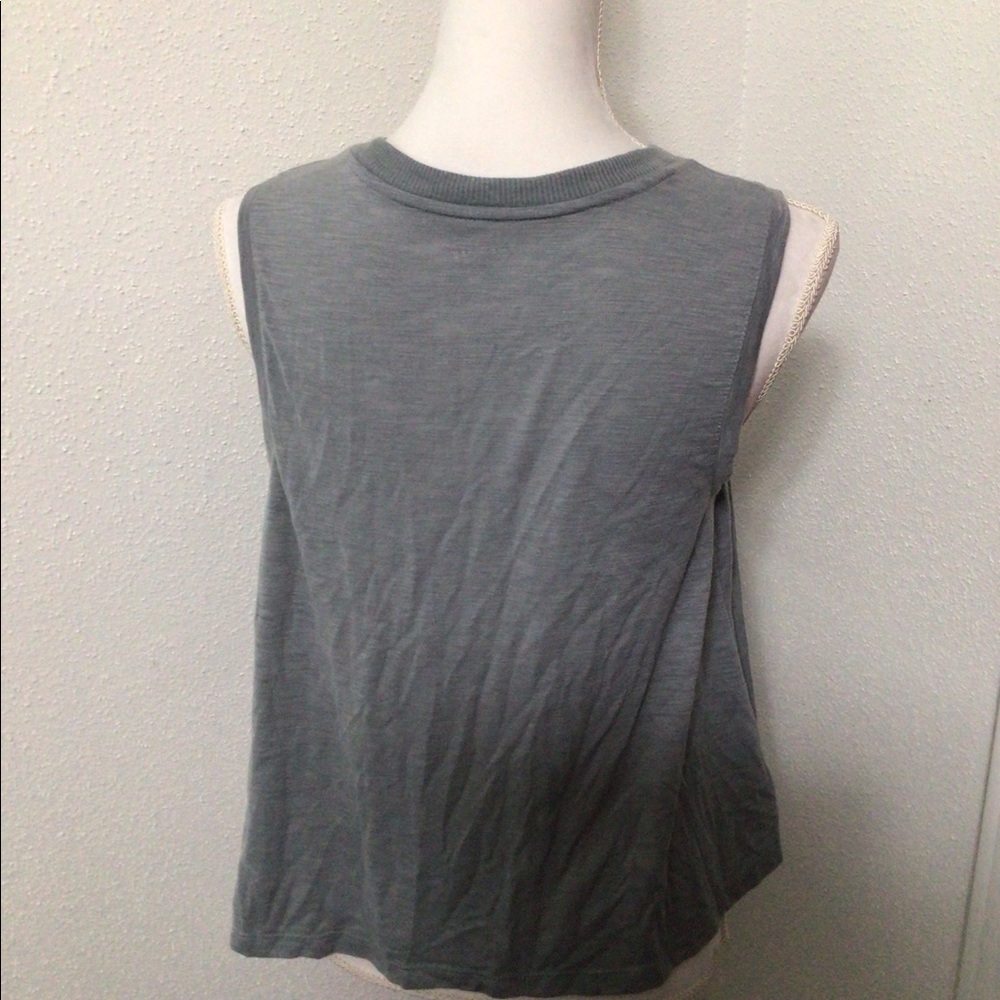 Workout top - Picture 3 of 3